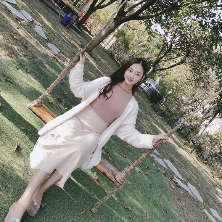 鸵鸟妹妹🍬-四川省·成都市·成华区-抖音 ***-特长舞蹈，唱歌  
职业舞蹈老师
接单买家秀  谈点 开箱测评