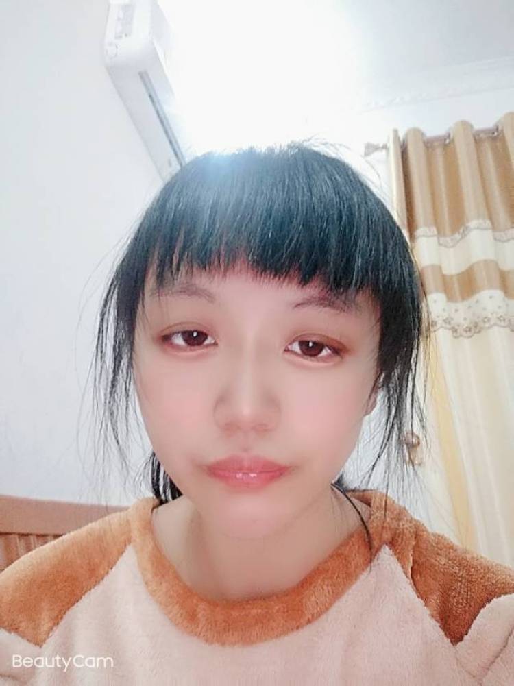 红皇后-福建省·厦门市·同安区--我叫小玲来自厦门我的梦想想成为模特。爱好唱歌聊天。打羽毛球排球