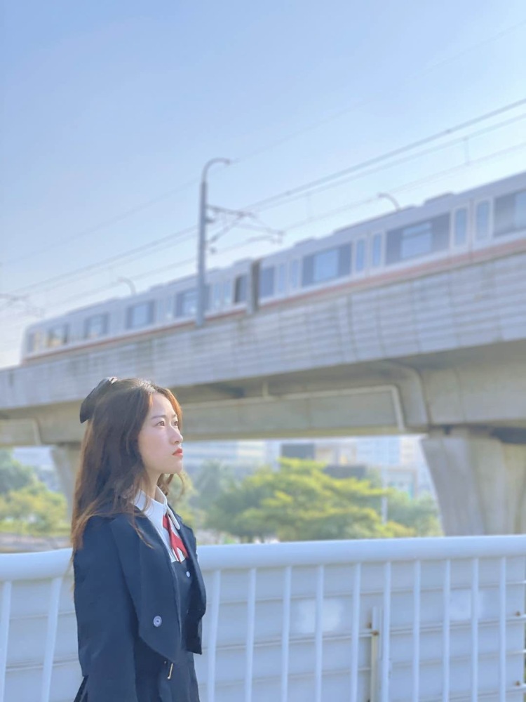 张泡泡-广东省·深圳市·宝安区--模特 也是女摄影师，所以可以自拍自修图，可以拍多种风格包括饰品等。经常探店，种草小众拍照地方。