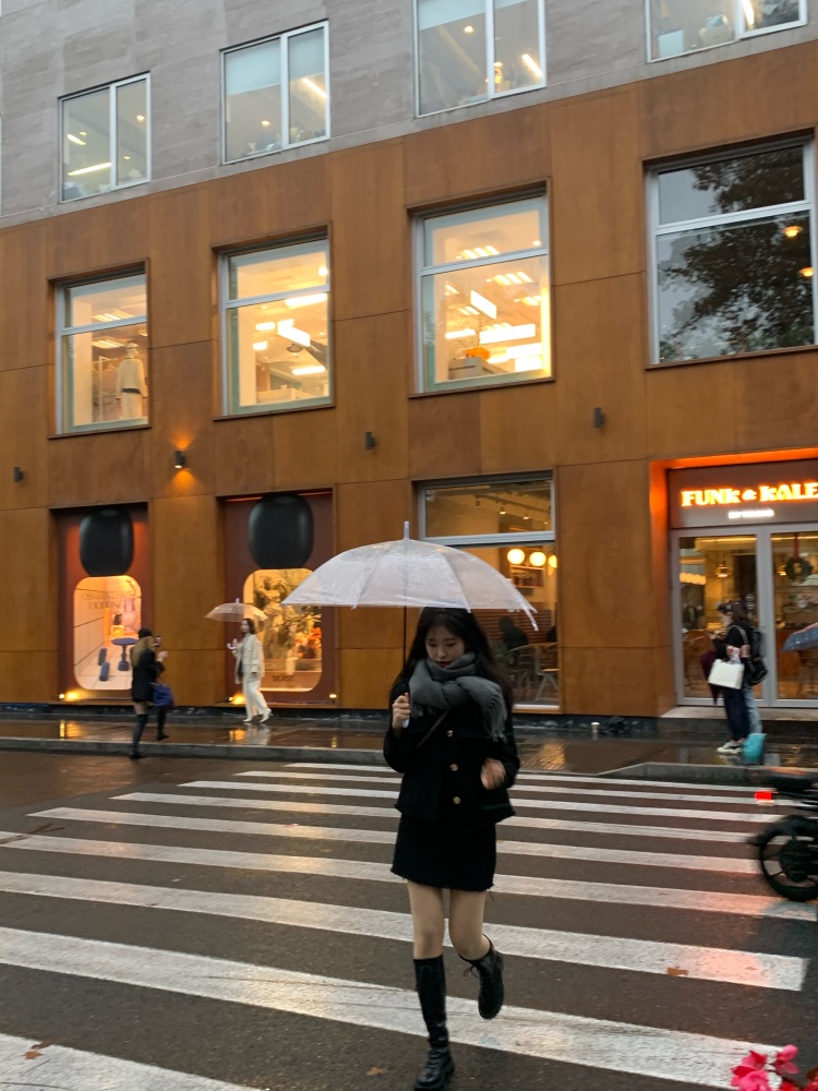 小熊-浙江省·杭州市·滨江区--大家好！
刚刚加入的新人
身高163 体重48kg 很爱拍照搭配 也很爱出去旅行 很想把拍照作为我的工作  一定会好好拍 让商家满意！
寄拍 探店 开箱 推广都可以接！