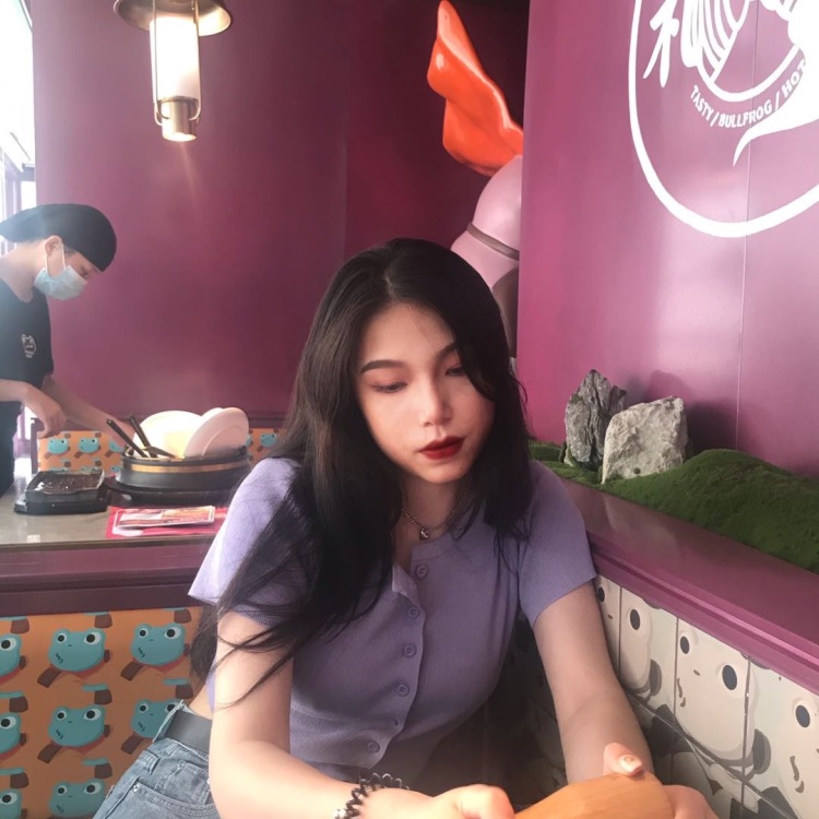 175的詹姆斯是嘎嘎老婆-广西壮族自治区·南宁市·西乡塘区-抖音，微博，***-学生
 喜欢拍照，喜欢穿搭，可以接受网店寄拍，探店打卡，饰品测评，视频拍摄等等