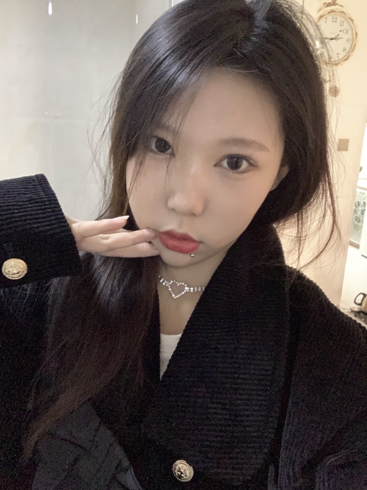 小怡很nice啊！-辽宁省·营口市·站前区--我的职业是学生，想利用放假期间做点兼职赚钱！照片就是简单的照一下！本人身高168 体重95斤可以接单