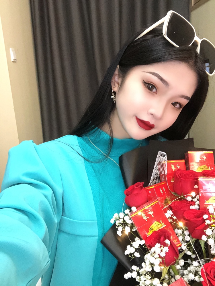 Cx330刘-河南省·郑州市·中原区--您好。我叫千穗。18岁。来自福建。是一名学生。身高一米六七。体重95。身材好。衣品好。谢谢