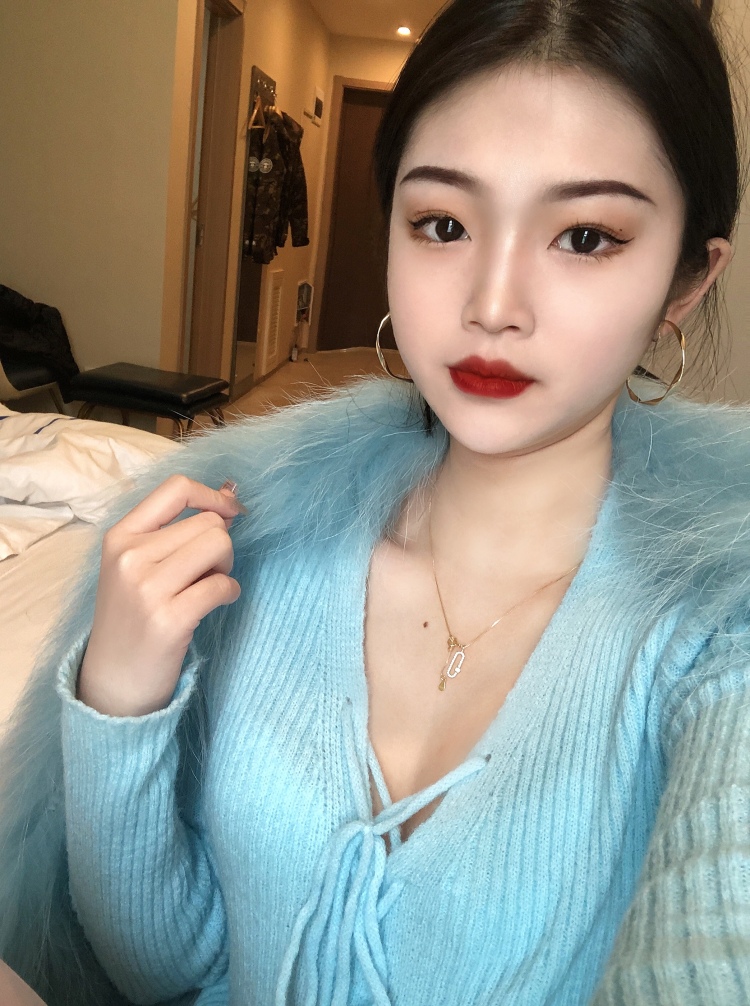 Cx330刘-河南省·郑州市·中原区--您好。我叫千穗。18岁。来自福建。是一名学生。身高一米六七。体重95。身材好。衣品好。谢谢