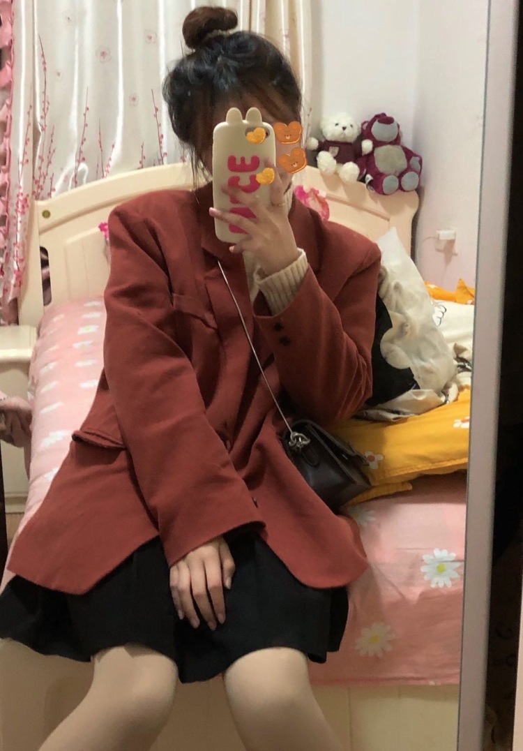 小蔡一碟-江西省·南昌市·青山湖区-***-热爱穿搭，会p图
风格多变，接买家秀
162  94斤
有需要的可找我呀