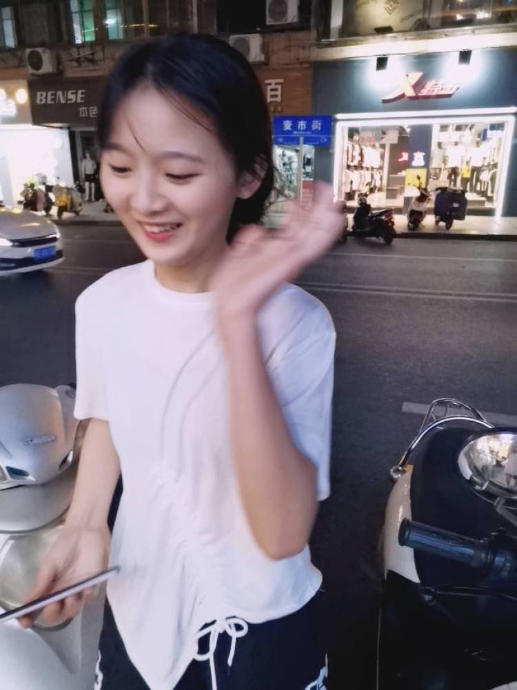 阿喂-福建省·漳州市·漳浦县-抖音  快手-网拍
抖音粉丝：2w
快手粉丝：16w
（已无管理这两个账号，）