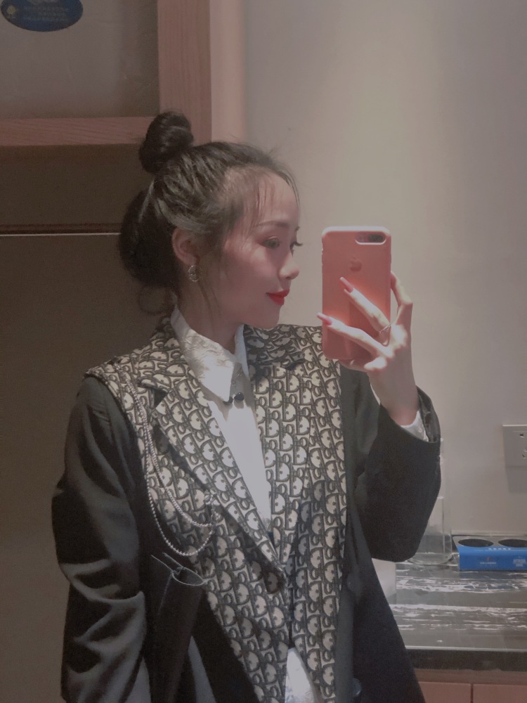 M婉妮-安徽省·淮南市·凤台县-快手 抖音-本人专业院校国标舞蹈生,会拍照,会p图,接寄拍送拍,衣服小饰品鞋子包包都可以
20岁 164 cm. 102斤