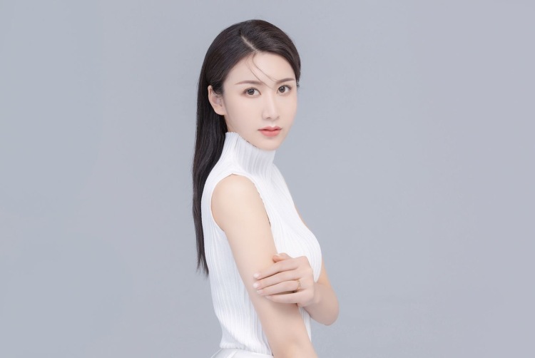 瑶瑶同学-山东省·枣庄市·市中区-抖音 快手-身高166体重100斤 爱好唱歌，长相偏甜美，各种风格都能驾驭，接买家秀