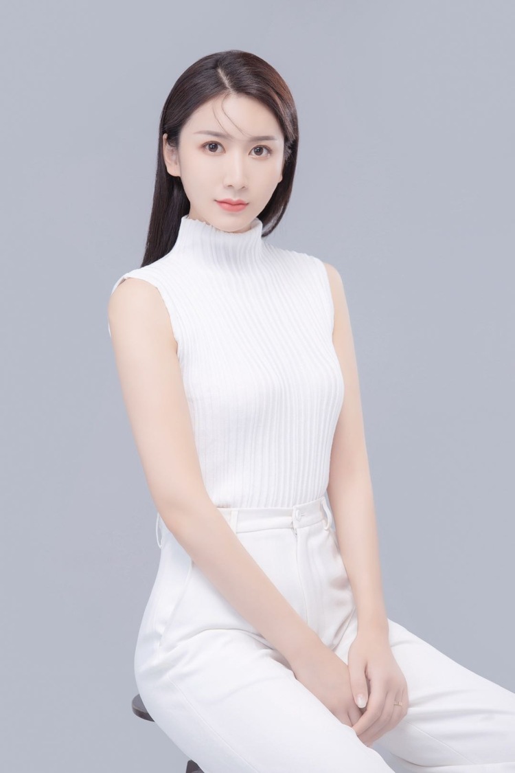 瑶瑶同学-山东省·枣庄市·市中区-抖音 快手-身高166体重100斤 爱好唱歌，长相偏甜美，各种风格都能驾驭，接买家秀