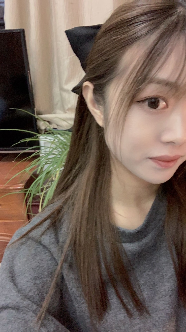你好小丸子-北京市·北京市·海淀区--一个看着舒服的普通女孩子。可接买家秀、测评、网拍等活动，具体细节私聊。