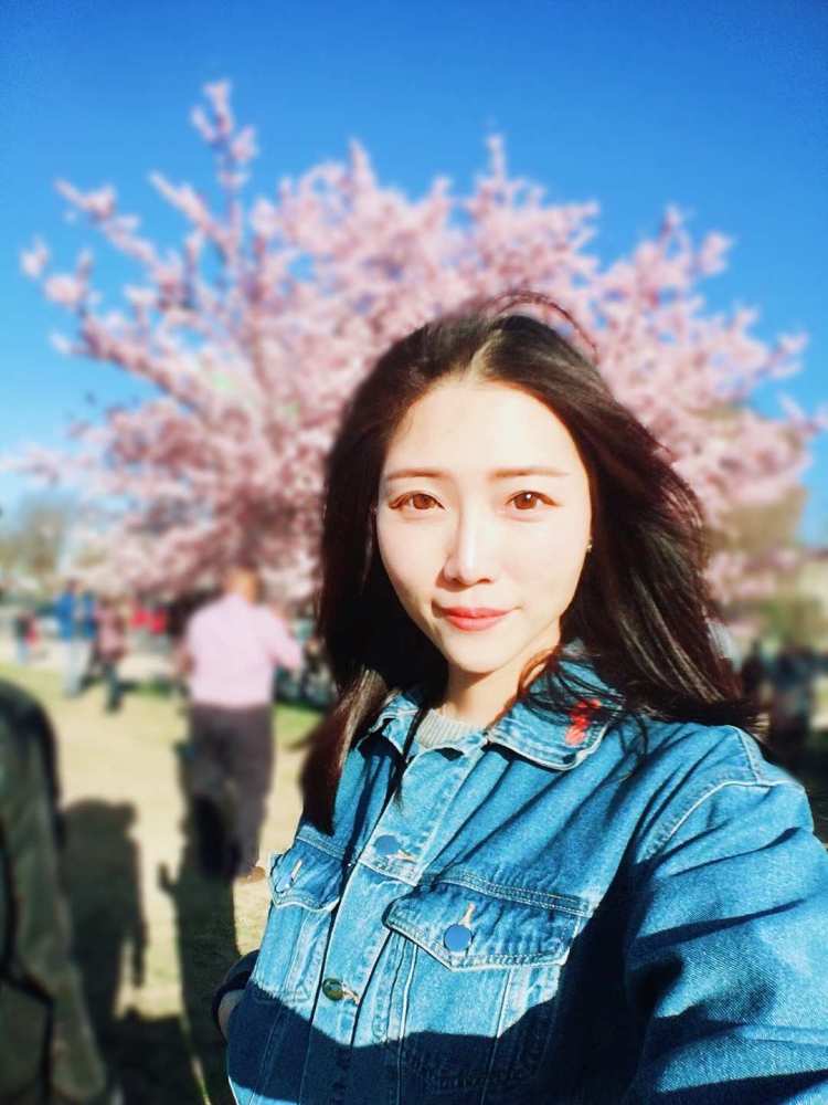 小妍-黑龙江省·哈尔滨市·南岗区--我的特长是跳舞 爱好是画画 身高177 体重55公斤 个性开朗活泼 平时会做平面模特 礼仪模特,网拍模特的工作