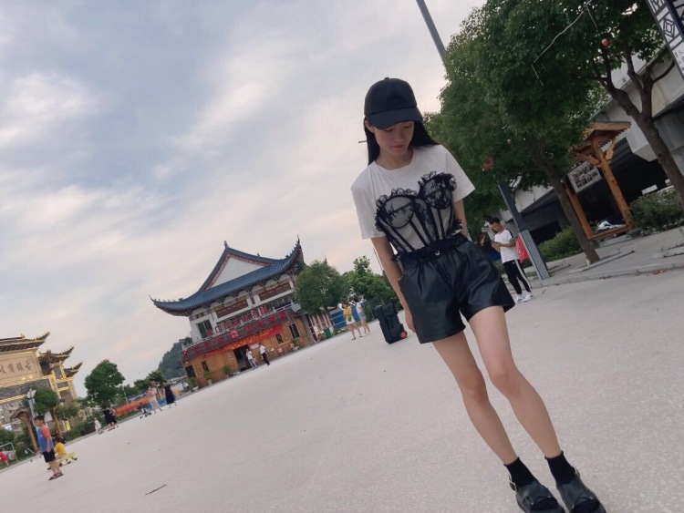 梦瑶-浙江省·温州市·乐清市-抖音 微博 *** 快手-喜欢拍照拍视频 可接买家秀 寄拍 短视频vlog创作 免费试用 (衣服饰品类都可以)