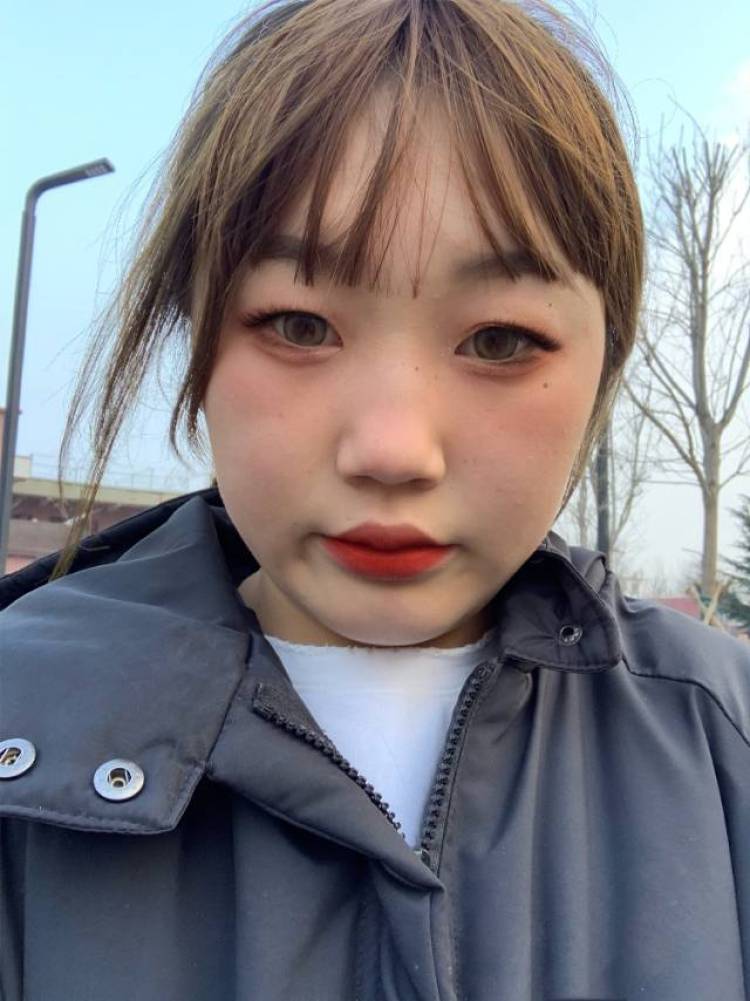 柳冰蕊-河南省·洛阳市·宜阳县-LLL114520-会批图测评什么的都没有问题身高体重属于微胖 粉丝不太多 但一定能按要求服从