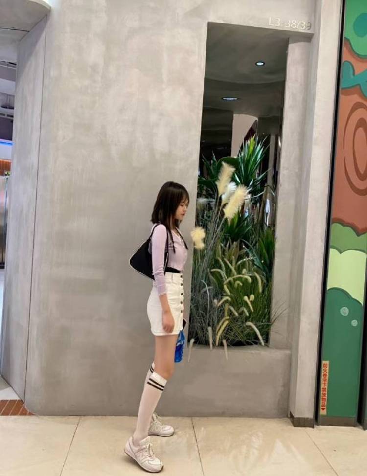 喻酱酱-江西省·南昌市·青山湖区-抖音-身高172 体重57kg 大学是空乘专业 形体方面还行。希望可以接一些买家秀，拍开箱测评以及产品试用vlog，还有探店一类