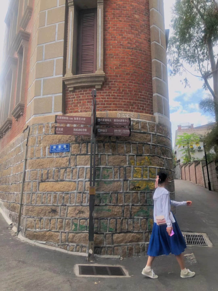 鲨啦啦噜-安徽省·合肥市·庐阳区-微博 抖音 ***-身高168 体重49kg
平时喜欢穿搭和拍照📷
风格可盐可甜，可拍买家秀
