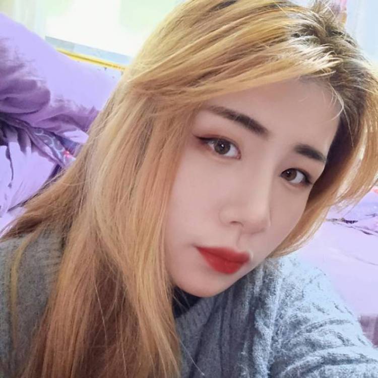 朵儿-安徽省·合肥市·包河区-抖音  微博  快手  ***-身高：165  体重：50  鞋码：38  接寄拍 送拍 买家秀