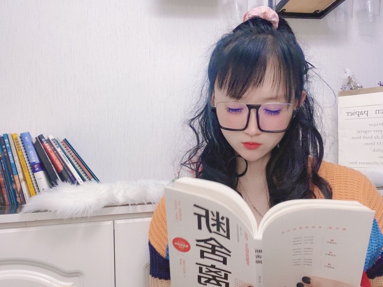 郭小玲-黑龙江省·鹤岗市·工农区--比较会拍照修图，之前开过女装店，对搭配这方面有经验，拍照这方面也是高要求高质量。本人时间多，出图快！完美主义者就是我！