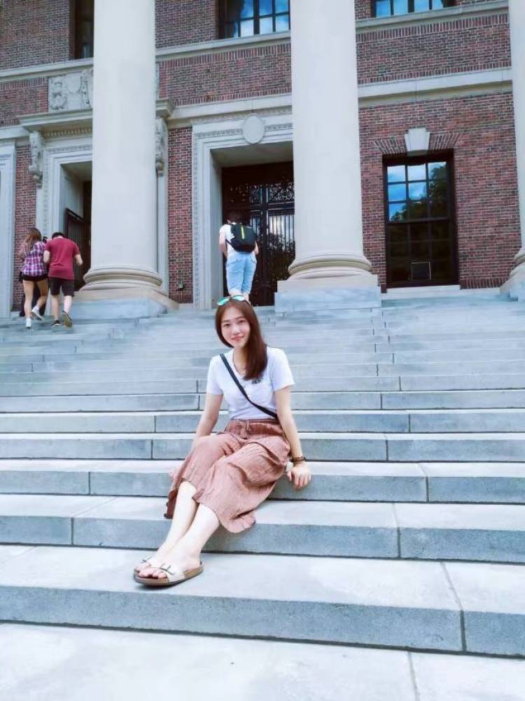 小妍-黑龙江省·哈尔滨市·南岗区--喜欢服装搭配,喜欢旅行打卡拍照。气质型性感型潮流型都可以。自己兼职做过模特。朋友都说是行走的衣服架子