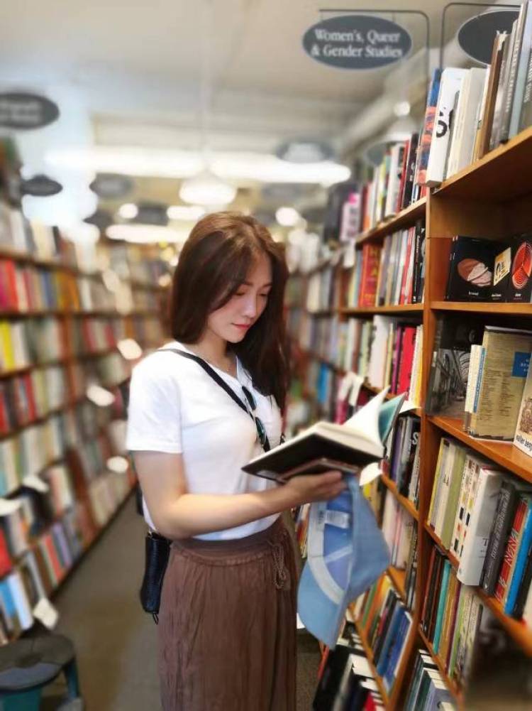 小妍-黑龙江省·哈尔滨市·南岗区--喜欢服装搭配，喜欢旅行打卡拍照。气质型性感型潮流型都可以。自己兼职做过模特。朋友都说是行走的衣服架子