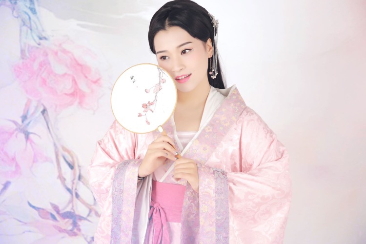 Ahri-北京市·北京市·朝阳区--以前是演员
主演电视剧《大学一年级》(优酷可搜)
各种古装、时装模特