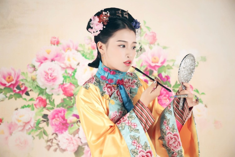 Ahri-北京市·北京市·朝阳区--以前是演员
主演电视剧《大学一年级》(优酷可搜)
各种古装、时装模特