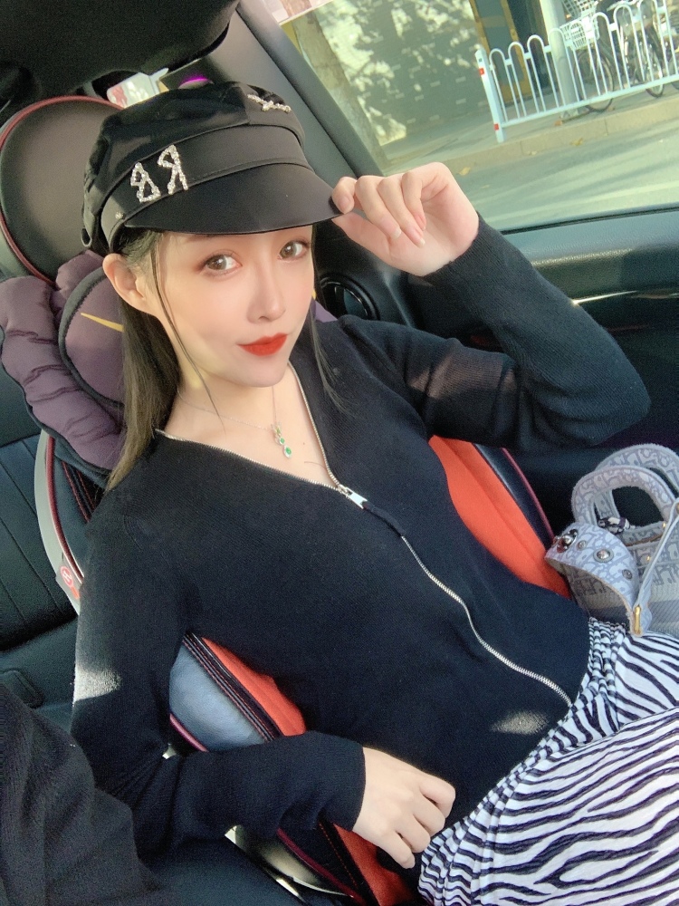 🦋 Ls-江苏省·徐州市·泉山区-抖音 快手 ***-喜欢拍照和买美美的衣服 自己有实体店生意 不过都是司机和工人 不需要自己多忙 想接寄拍 买家秀 送拍 详情页这样的单子 时间比较充足 也想为做服装打打基础