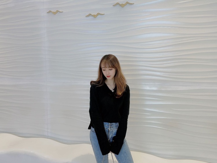 🥀-广东省·深圳市·盐田区-抖音，***，微博-身高160，体重92，鞋码36.5
接单服务范围：寄拍，买家秀，可拍视频～
脾气好～
认真拍～
出图快～
长期接单～