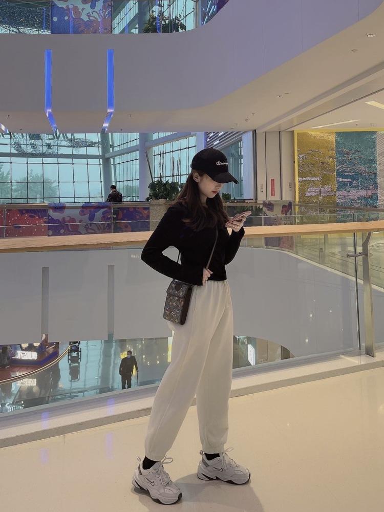 🥀-广东省·深圳市·盐田区-抖音，***，微博-身高160，体重92，鞋码36.5
接单服务范围：寄拍，买家秀，可拍视频～
脾气好～
认真拍～
出图快～
长期接单～