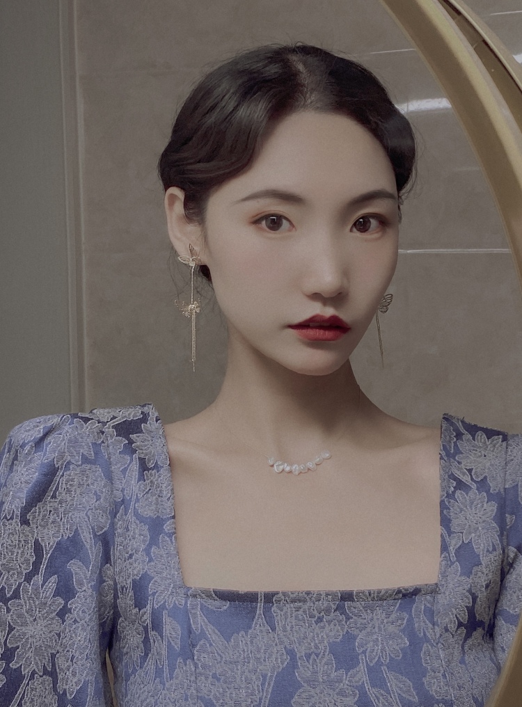 琪琪💜-陕西省·咸阳市·渭城区-***  抖音  快手-接买家秀，饰品，衣服等等都可以接拍，出图快，会修图，可重拍，可发***等等