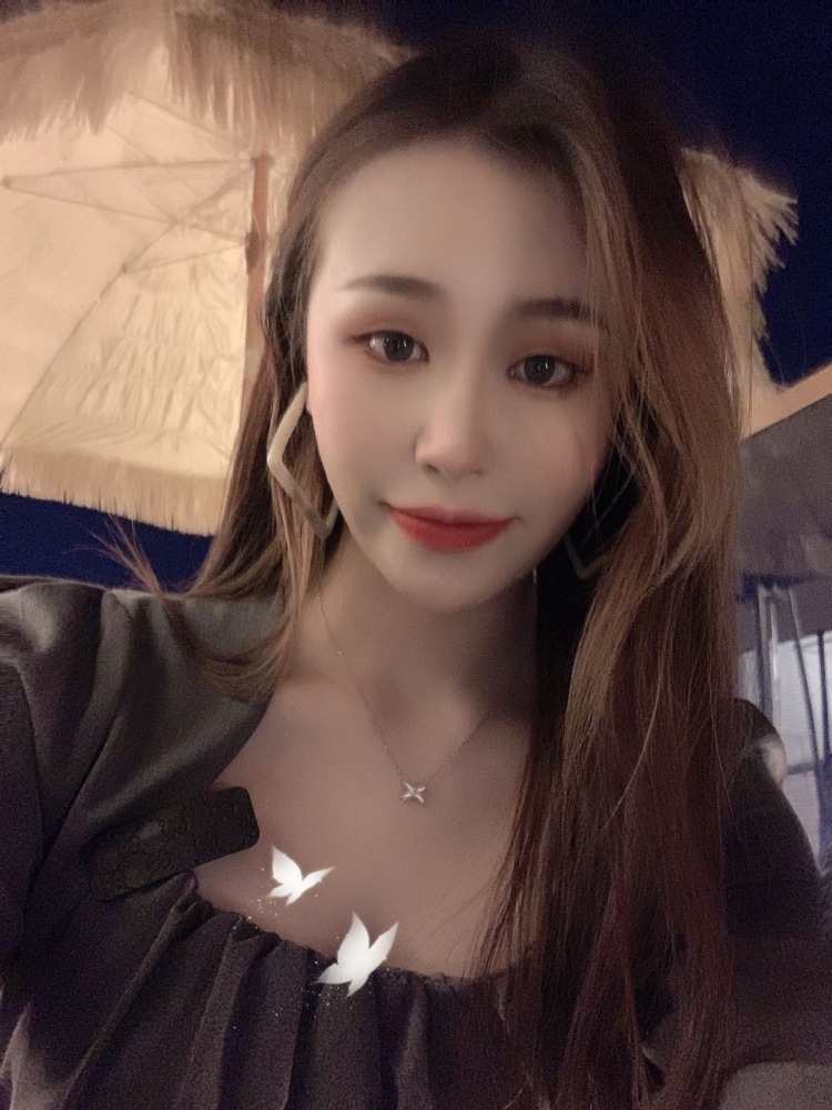 Lee🐈-广东省·汕尾市·海丰县-抖音，微博，***-接过服装买家秀，拍东西，拍饰品，有p图技巧，出图快，有需要可以合做，做事认真，找我就对了……