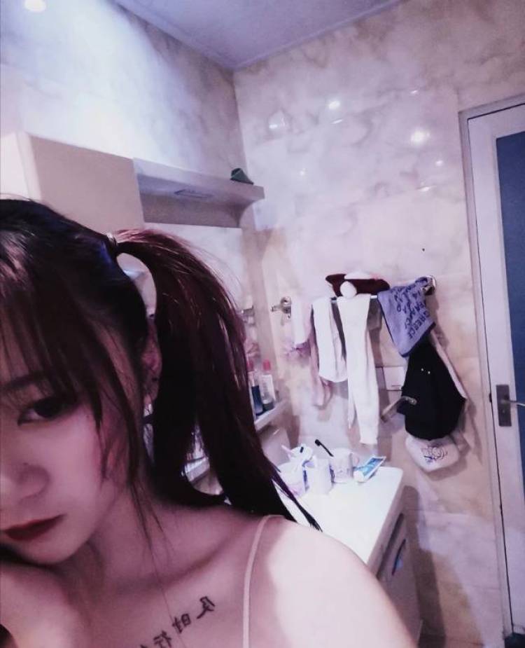🐻-浙江省·台州市·黄岩区--有抖音有快手只接网拍不做主播本人是个爽快人价格好谈平时化妆身高167体重102