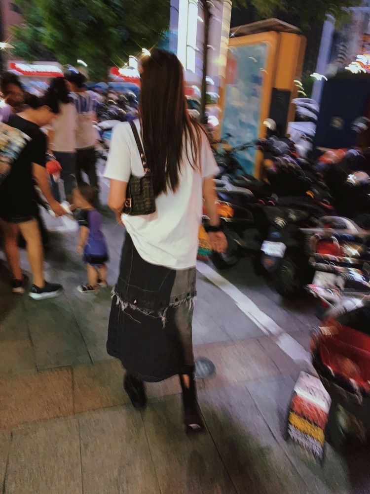 Lee🐈-广东省·汕尾市·城区-抖音,微博,***-接网拍 寄拍 饰品女装 风格多样 做事认真可长期合作 找我就对了~