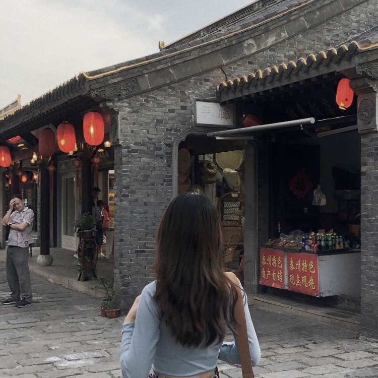 M-江苏省·连云港市·灌南县--抖音500以内粉丝，我会拍照，擅长拍衣服照片，热爱穿搭，可以合作看看