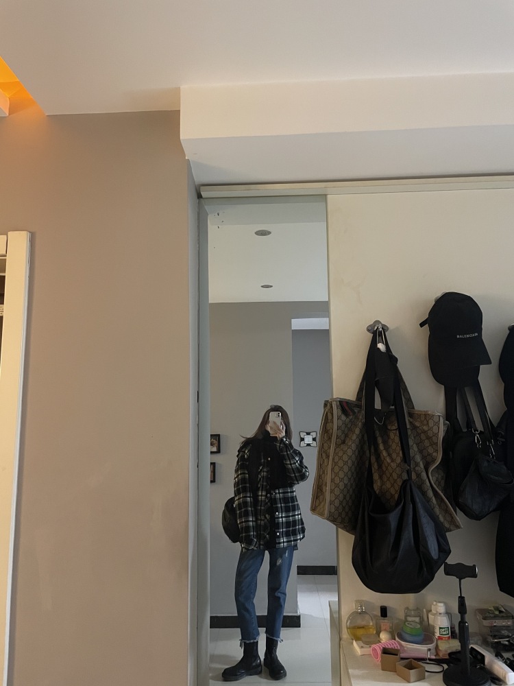 楠~-河北省·保定市·高阳县-***-新手小白
热爱拍照，喜欢穿搭拍，寄拍，送拍都可以！想要学习入门！