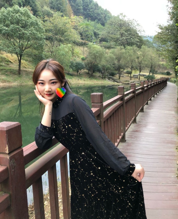 🧸ྀི Shona-湖南省·长沙市·岳麓区-***,抖音-我呢,21岁美少女,现在正在学习如何做模特,爵士舞蹈,待业中,希望能通过自己的努力达到月入过万,寄拍送拍等等都可以找我,我都可!