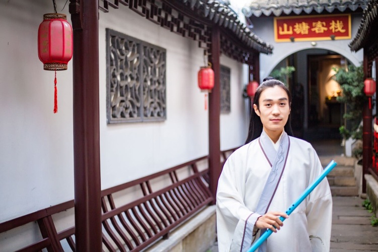 南风绕西周-江苏省·苏州市·吴江区-抖音 快手 *** 微博-很早以前就有了解过网拍 一直想尝试做一下 但没什么平台和条件 不过现在有了  本人喜欢古装 汉服 其他风格也可以 合作愉快呀～