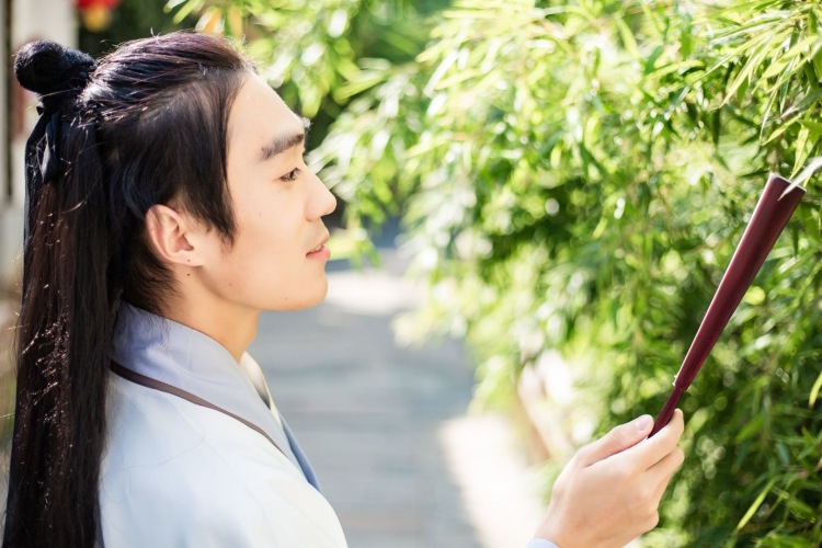 南风绕西周-江苏省·苏州市·吴江区-抖音 快手 *** 微博-很早以前就有了解过网拍 一直想尝试做一下 但没什么平台和条件 不过现在有了  本人喜欢古装 汉服 其他风格也可以 合作愉快呀～