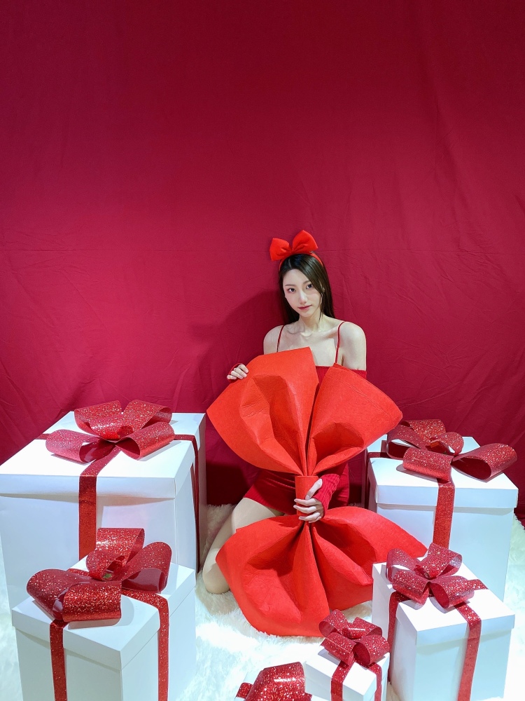婉婉-河南省·郑州市·中原区--模特 会摄影 自由职业经营一家自拍馆 灯光以及摄影设备都很专业 能完美出图~
