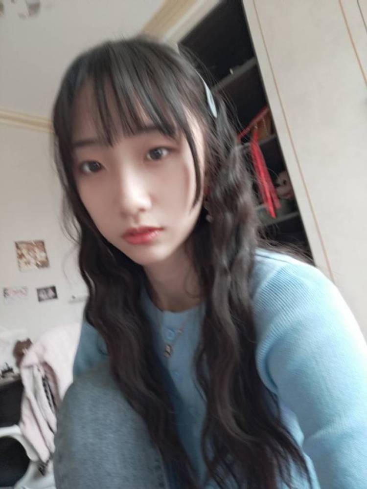 白溪-辽宁省·鞍山市·铁东区--学过8年民族舞，表演艺术生，身高166体重88，腰围58，平常喜欢穿lolita jk汉服，也会穿正常的衣服，没有具体喜欢什么风格，各种风格都喜欢去尝试
看漫画，经常刷抖音，也能跟住潮流