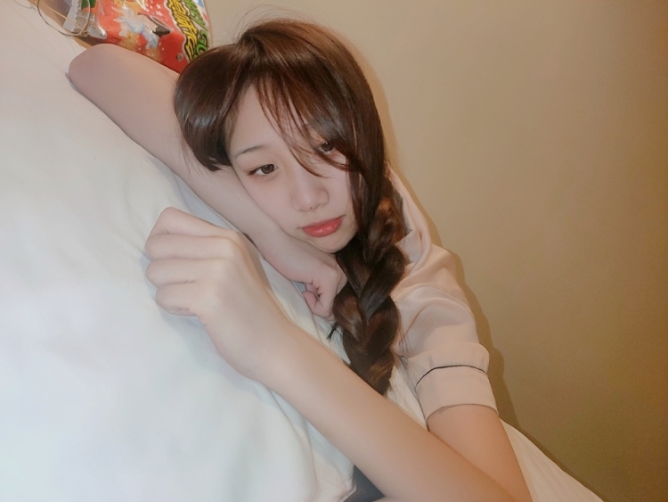 白溪-辽宁省·鞍山市·铁东区--表演艺术生,爱拍照会修图,可***等平台推广,想接饰品,服装,食品等网拍,出图非常快,身高166体重44kg腰围58