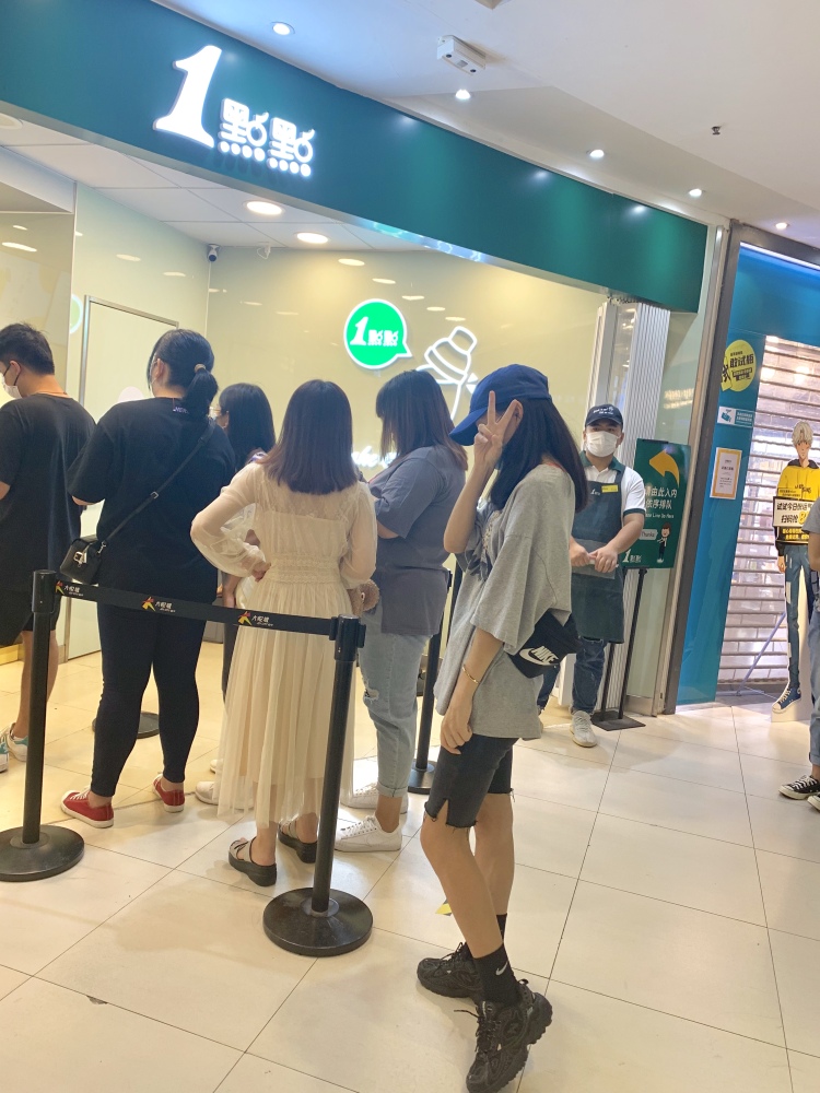 啊！哦-天津市·天津市·和平区-微博，***-身高165，体重48公斤，喜欢拍照分享，接受衣服，鞋子，饰品这类的合作，尽自己最大的努力取得店家的满意，获得双赢