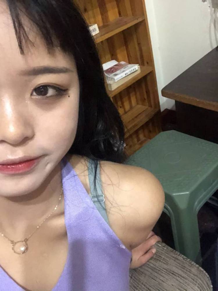 婷憨憨-贵州省·贵阳市·云岩区-快手-平时比较爱拍照 所以入了这个买家秀平台 有需要可以联系 虽然现在不是很会这一行 但我会慢慢努力.