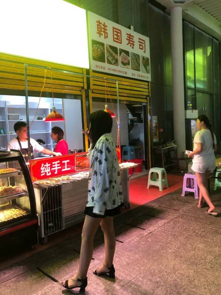 婷憨憨-贵州省·贵阳市·云岩区-快手-平时比较爱拍照 所以入了这个买家秀平台 有需要可以联系 虽然现在不是很会这一行 但我会慢慢努力.