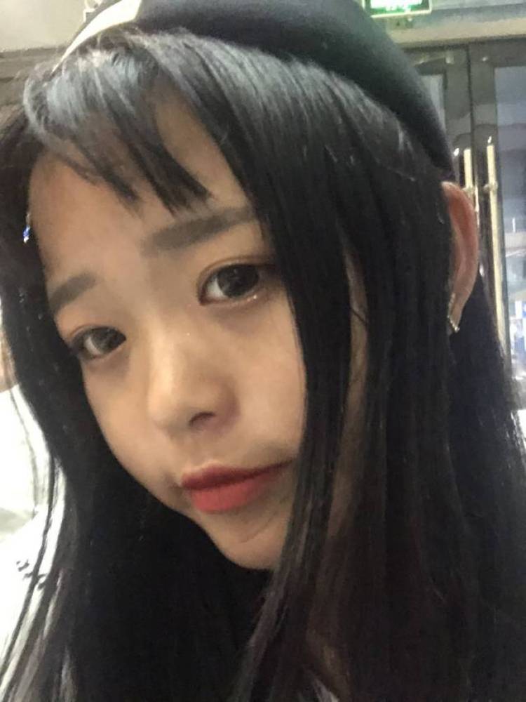 婷憨憨-贵州省·贵阳市·云岩区-快手-平时比较爱拍照 所以入了这个买家秀平台 有需要可以联系 虽然现在不是很会这一行 但我会慢慢努力.