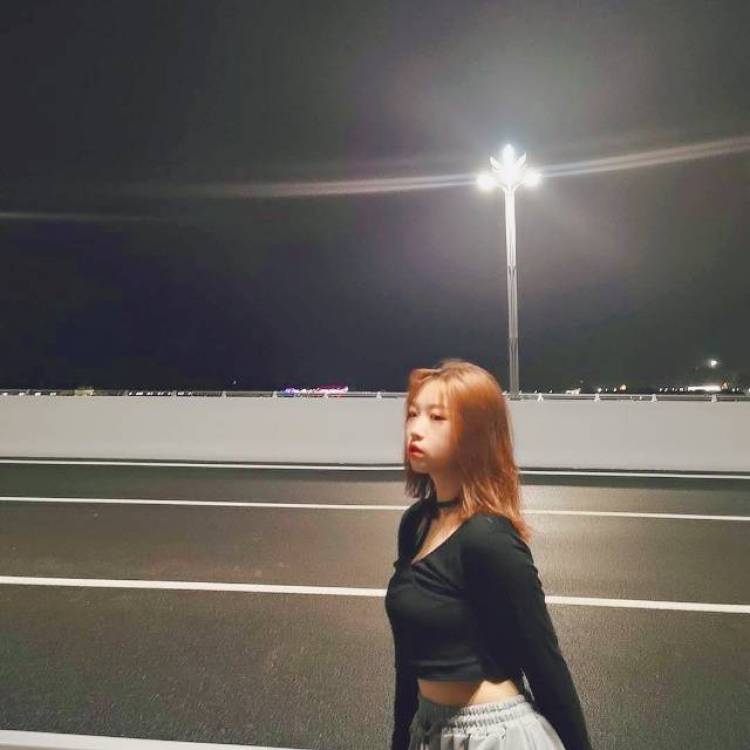 -零下三度.-河南省·洛阳市·洛宁县-抖音 *** 微博-会化妆 会拍照 p图 喜欢穿搭 玩抖音快手 什么风格都可以驾驭 快来拯救我吧