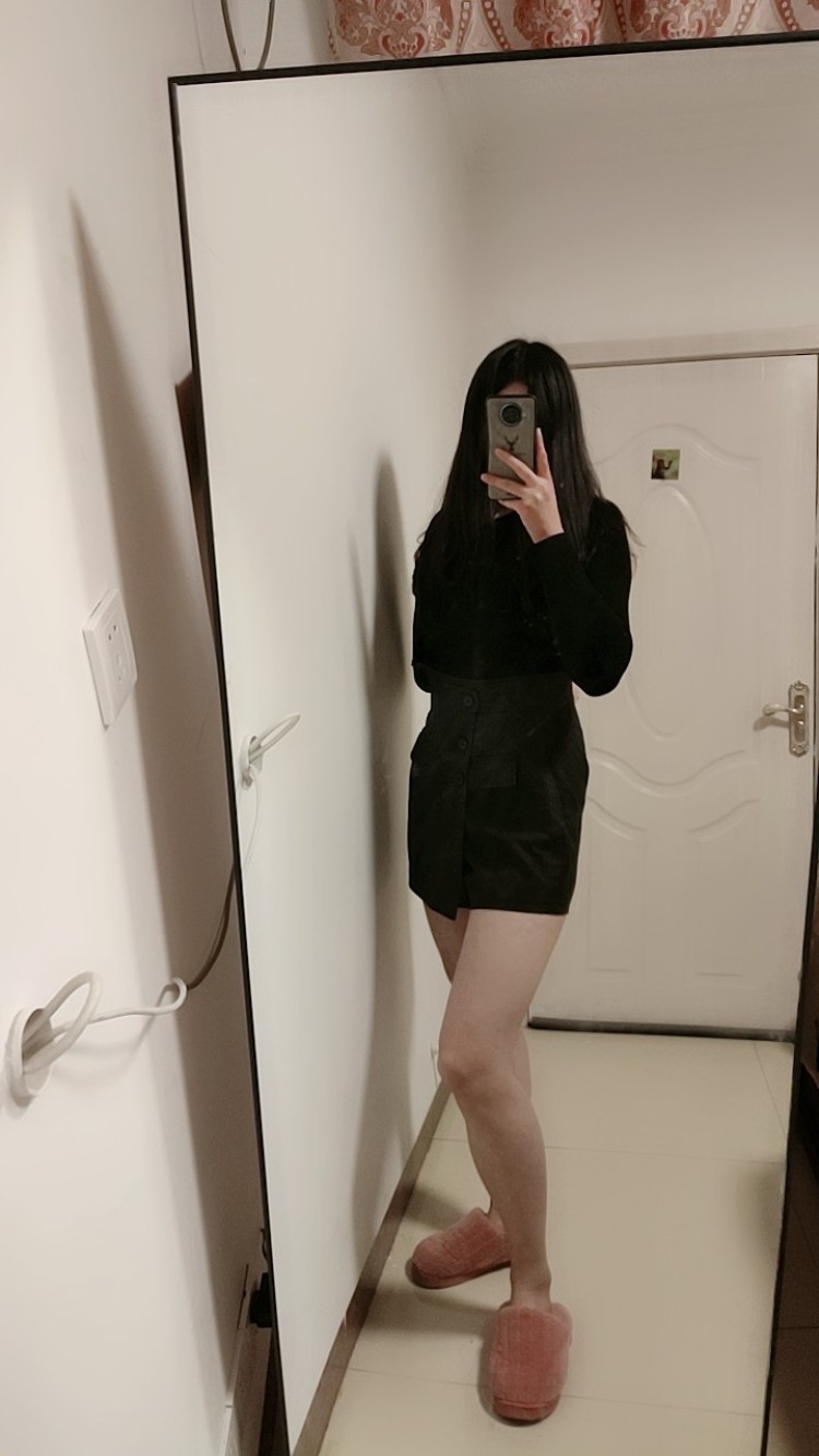 藏在宇宙里-江苏省·宿迁市·泗洪县--我喜欢听歌，唱歌，爱好拍照。兼职过礼仪模特，接寄拍，谢谢大家。
