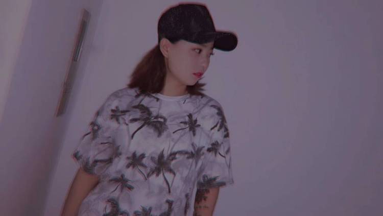 Qiqi🐹 -甘肃省·兰州市·七里河区-抖音-本人25 喜欢拍照 p图 唱歌身高160 体重95(还在减肥中)有空闲时间 各位金主爸爸看看我哟
