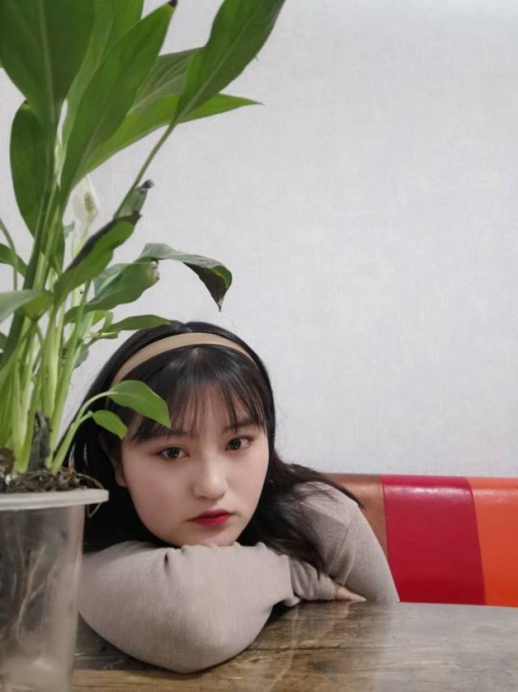 。-甘肃省·临夏回族自治州·积石山保安族东乡族撒拉族自治县-快手,抖音-专业美术生出身,目前在校大学生,服装与服设计专业,有一定网感和美感