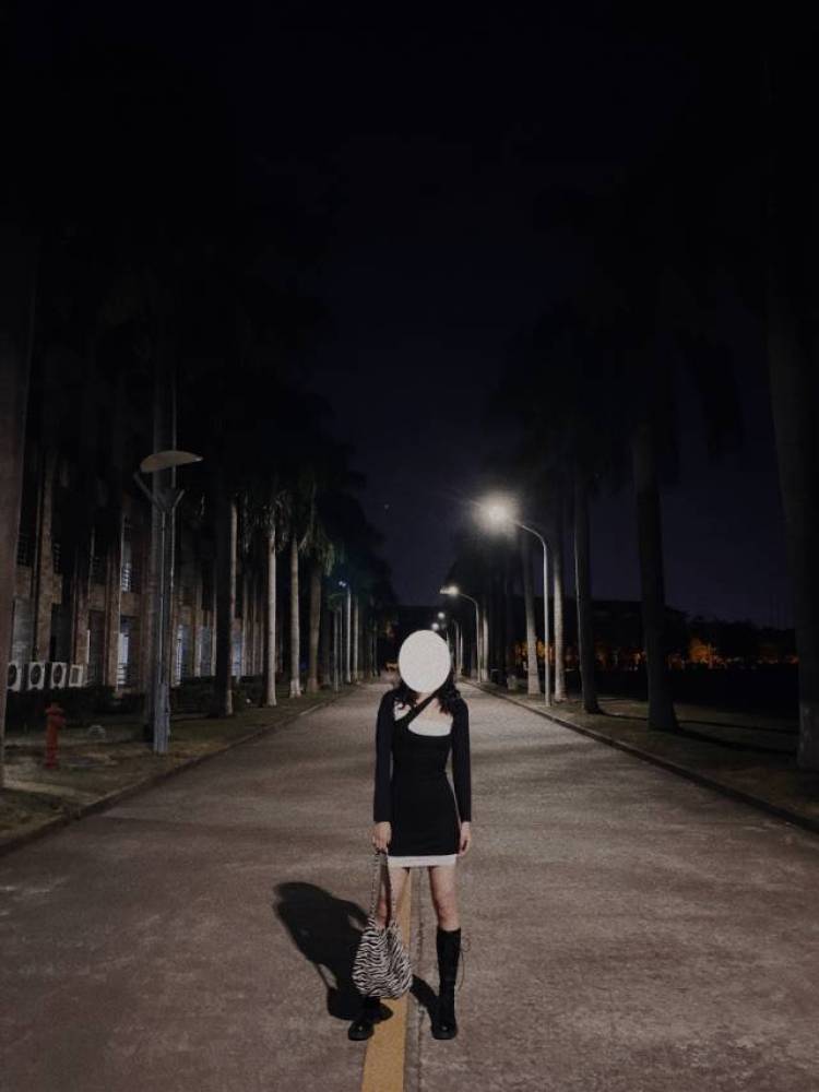十一-广东省·佛山市·南海区--模特，形体，舞蹈爱好者
喜欢穿搭p图拍照
专业有摄影课
会拍会穿五官端正
各种风格都可以
甜美 温柔 甜酷 复古
身高167体重90腰围57
不拍私房不拍过于暴露