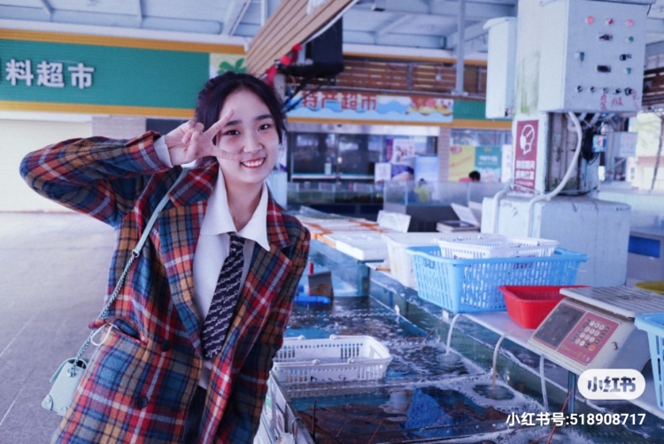 彤彤彤阿彤木-河南省·郑州市·中原区--淘宝寄拍，在校大学生，学习美术专业，对于色彩搭配，拍摄构图只是有一定学习，有利于拍摄商家所需图片，穿搭运动休闲类，裙子类均可驾驭。